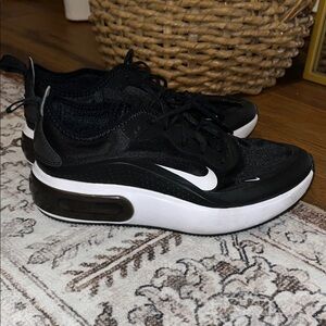 Nike women’s Black and White Sneakers size 7